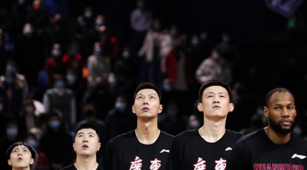 双乳根部被绑起来抽打调教